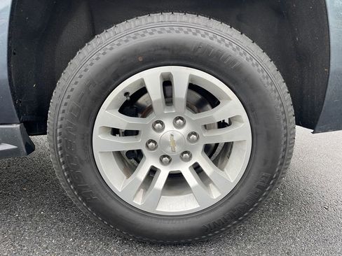 Used 2020 Chevrolet Suburban LS AWD/4WD image 36