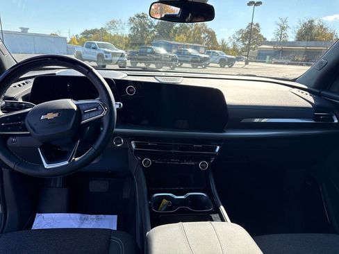 Used 2025 Chevrolet Traverse LT w/ Enhanced Driving Package image 14