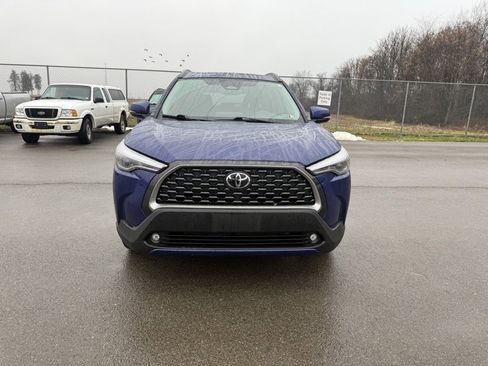 Used 2024 Toyota Corolla Cross XLE image 2