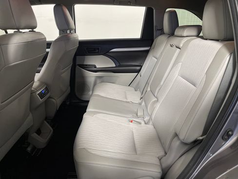 Used 2016 Toyota Highlander Plus AWD/4WD image 13