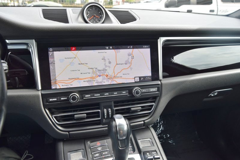 Used 2019 Porsche Macan AWD/4WD image 23