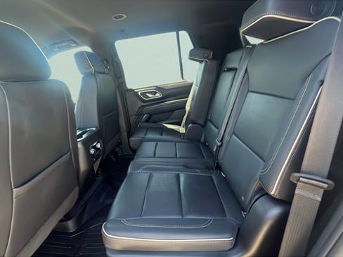 Used 2022 GMC Yukon SLT AWD/4WD image 21