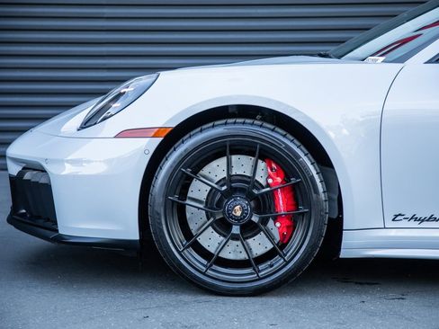 Certified 2025 Porsche 911 Carrera 4 GTS image 18