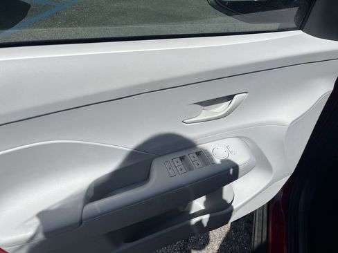 Used 2025 Hyundai Kona SEL AWD/4WD image 5
