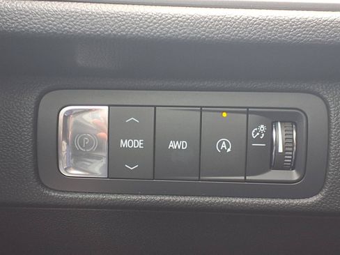 Used 2025 Chevrolet Traverse LT AWD/4WD image 13