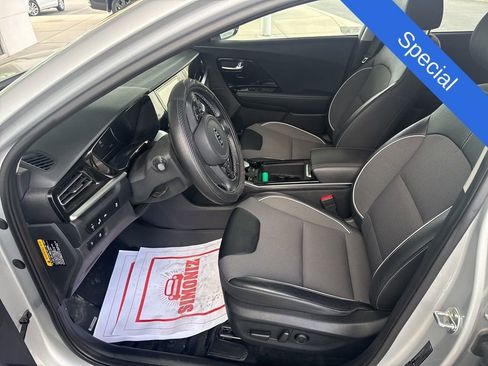 Used 2020 Kia Niro EX w/ Cold Weather Package image 11