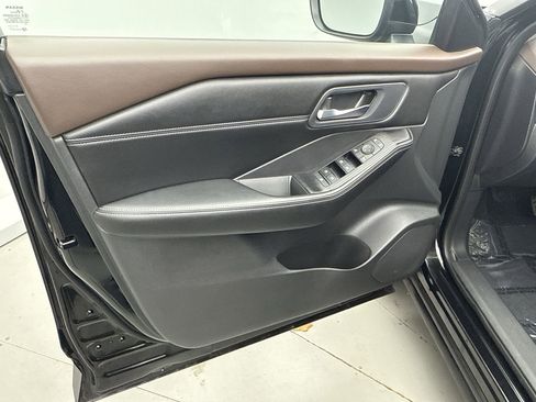 Used 2023 Nissan Rogue SV w/ SV Premium Package image 9