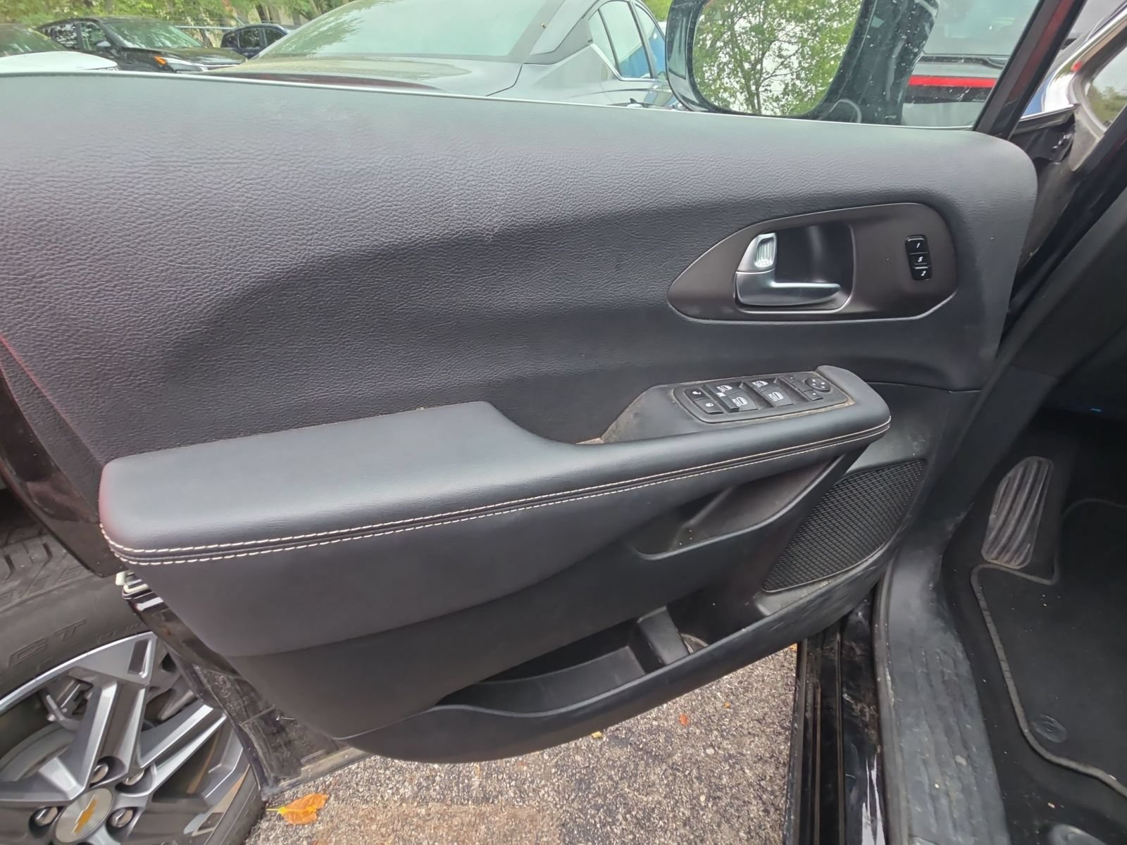 Used 2025 Chrysler Pacifica Select FWD image 21