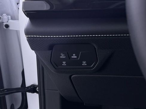 New 2026 Volkswagen Atlas SE image 28