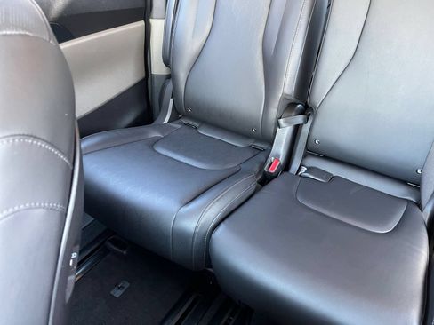 Used 2026 Kia Carnival FWD image 37