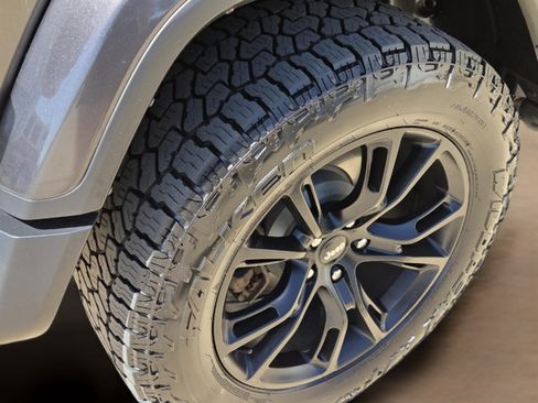 Used 2019 Jeep Wrangler Unlimited Sahara w/ Uconnect 4C Nav & Sound Group AWD/4WD image 40