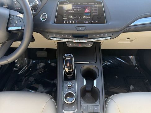 Used 2022 Cadillac XT4 Luxury w/ Cold Weather Package image 11