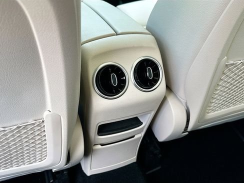 Used 2022 Mercedes-Benz GLB 250 4MATIC image 25