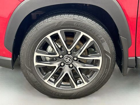 Used 2026 Toyota Corolla Cross XLE w/ Convenience Package FWD image 29