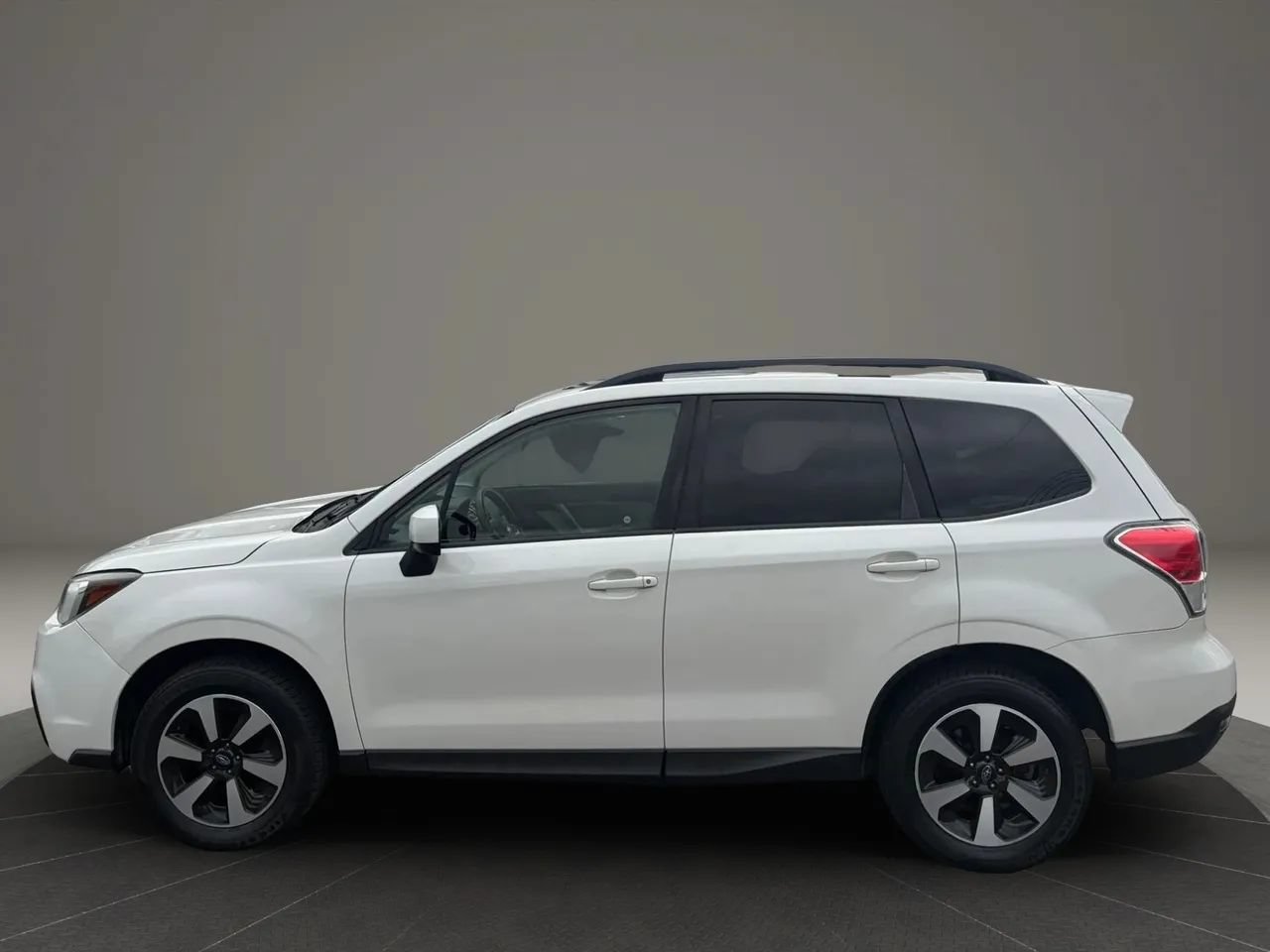 Used 2017 Subaru Forester 2.5i Premium w/ All-Weather Package AWD/4WD image 2
