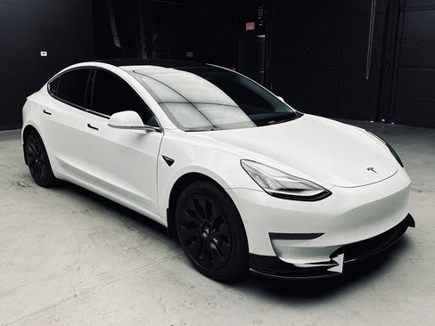 Used 2018 Tesla Model 3 Long Range RWD image 9