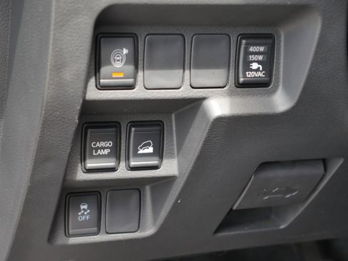 Certified 2023 Nissan Frontier SV w/ Technology Package AWD/4WD image 5