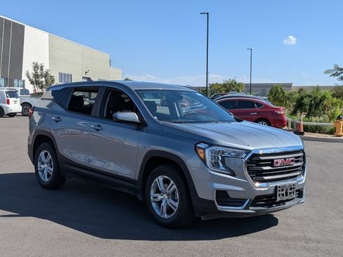 Used 2024 GMC Terrain SLE FWD image 3
