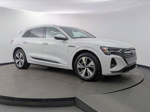 Used 2024 Audi Q8 e-tron Premium Plus w/ Premium Plus Package AWD/4WD image 11
