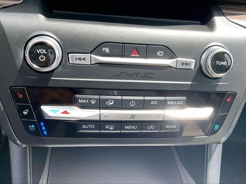 Used 2020 Ford Explorer Limited w/ Class III Trailer Tow Package image 33