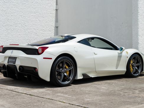 Used 2015 Ferrari 458 Speciale Coupe RWD image 12