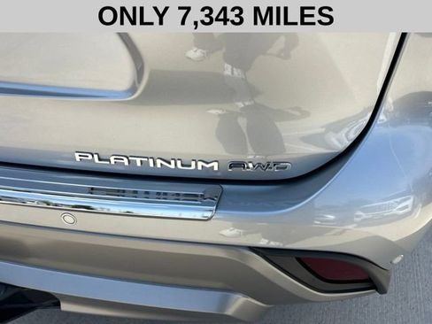 Used 2025 Toyota Highlander Platinum AWD/4WD image 4