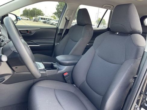 Used 2025 Toyota RAV4 LE AWD/4WD image 24