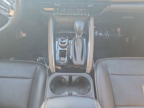 Used 2023 GMC Canyon Denali image 13