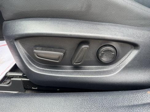 Used 2019 Jeep Compass Latitude FWD image 13