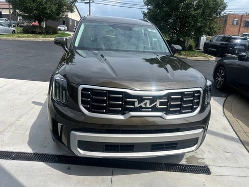 Certified 2024 Kia Telluride S w/ S Sunroof Package AWD/4WD image 2