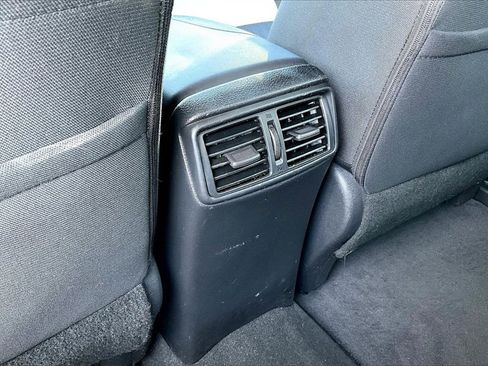 Used 2019 Nissan Rogue SV image 33