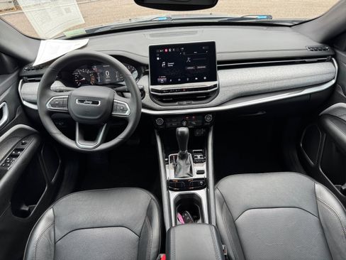 Used 2023 Jeep Compass Latitude AWD/4WD image 33