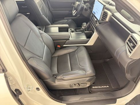 Used 2024 Toyota Sequoia Platinum AWD/4WD image 28