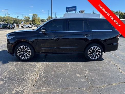 Used 2025 Lincoln Navigator Black Label image 2