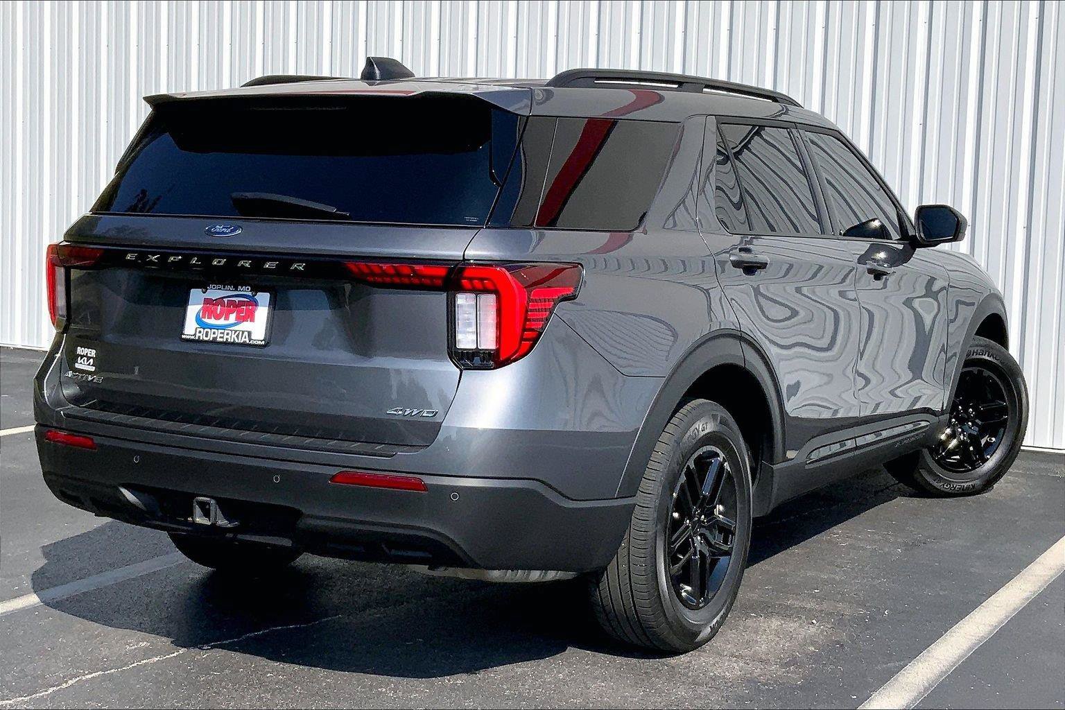 Used 2026 Ford Explorer Active AWD/4WD image 11