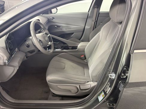 Used 2025 Hyundai Elantra SEL FWD image 5