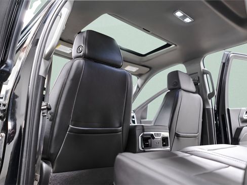 Used 2024 GMC Sierra 3500 Denali image 31