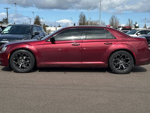 Used 2019 Chrysler 300 Touring w/ Sport Appearance Package RWD image 7