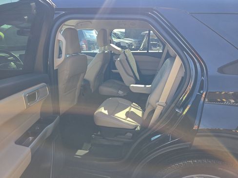 Used 2023 Ford Explorer XLT w/ Equipment Group 202A image 3