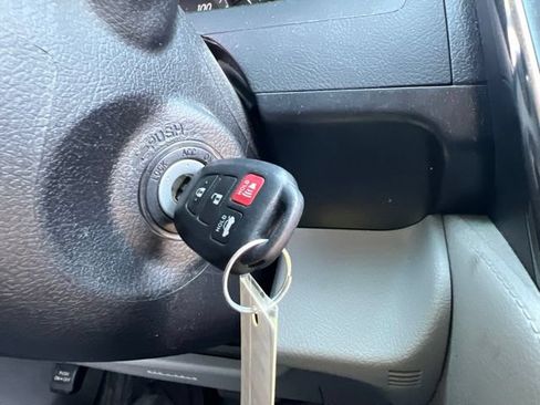 Used 2014 Toyota Camry LE FWD image 17