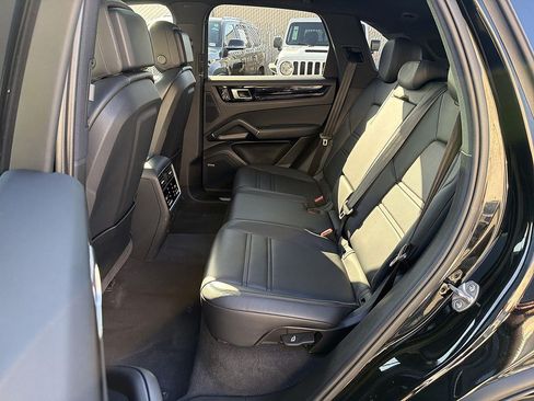 Used 2023 Porsche Cayenne AWD/4WD image 25