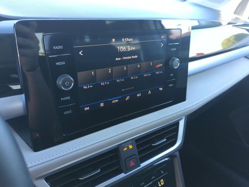 Certified 2025 Volkswagen Taos SE w/ Panoramic Sunroof Package image 26