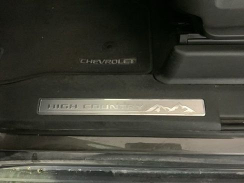 Used 2021 Chevrolet Suburban High Country w/ Premium Package image 35