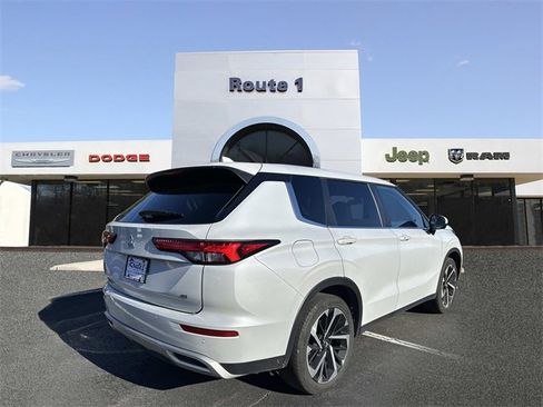 Used 2024 Mitsubishi Outlander SE image 5
