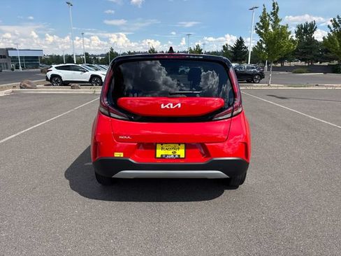 Used 2025 Kia Soul LX FWD image 4