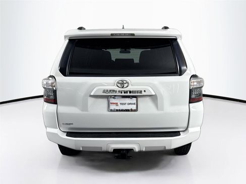 Used 2019 Toyota 4Runner SR5 AWD/4WD image 9