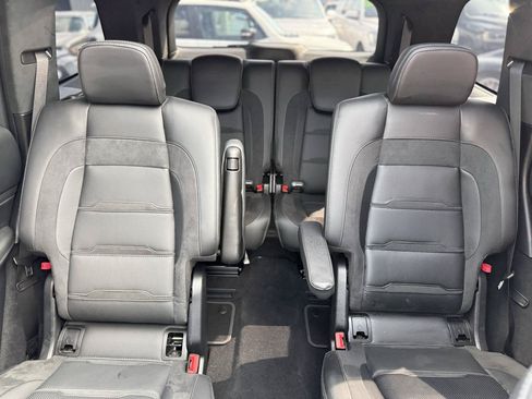 Used 2024 Mercedes-Benz GLS 63 AMG 4MATIC image 34