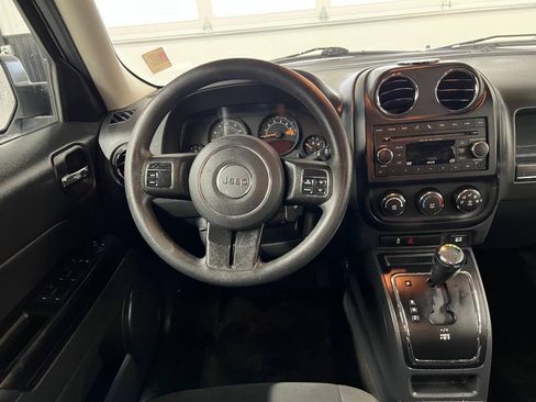 Used 2016 Jeep Patriot Sport w/ Power Value Group AWD/4WD image 8