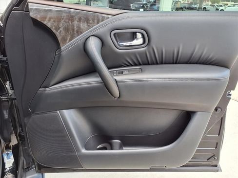 Used 2022 Nissan Armada Platinum w/ Captain's Chairs Package RWD image 11