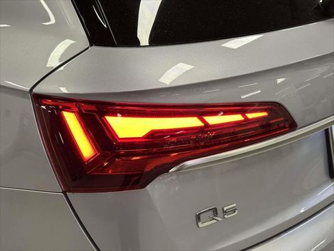 Used 2023 Audi Q5 2.0T Premium w/ Convenience Package image 9